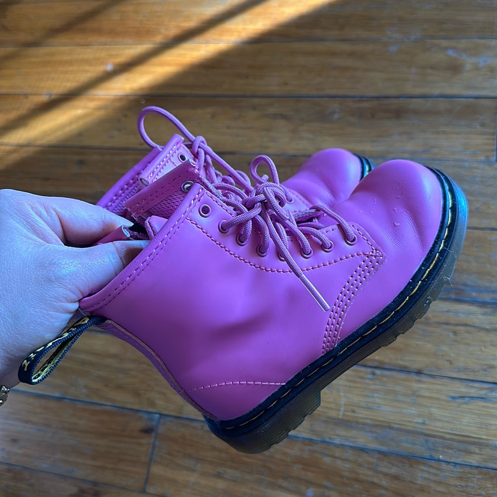 Dr. Martin girl shoe size 8 toddler